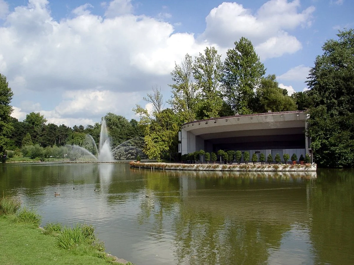 Turmschanzenstraße to Messegelände via Angersee