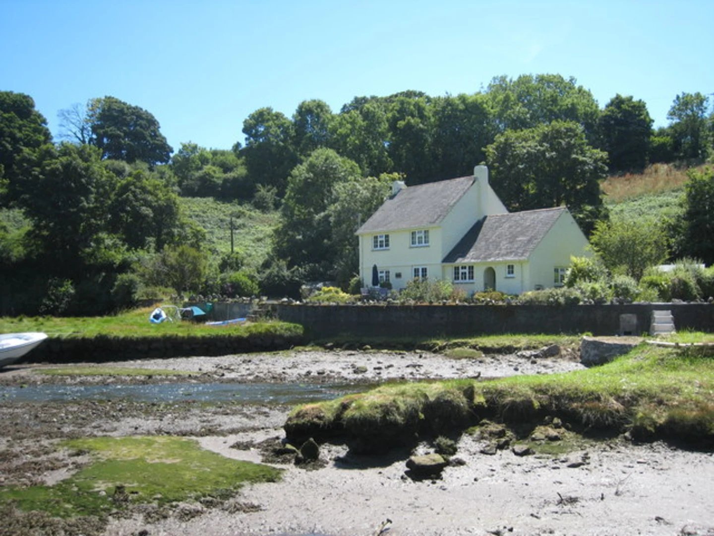 An image depicting the trail Treath, St ANthony in Meneage and Manaccan Loop and its surrounding area.