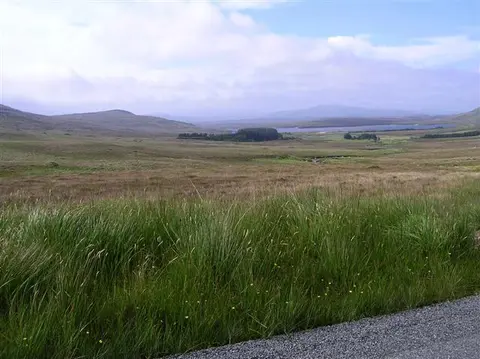 An image depicting the trail An Cnoc Fada and Crockballaghgeeha Loop and its surrounding area.