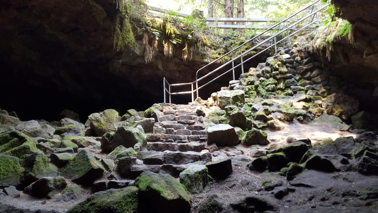 Lower Ape Cave Passage Trail Washington