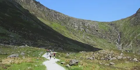 An image depicting the trail Mahon Valley to Mahon Falls and its surrounding area.