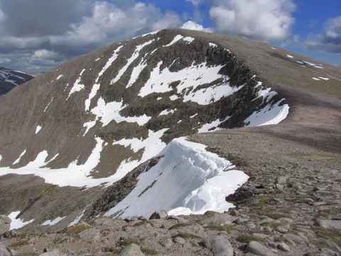 An image depicting the trail Angel's Peak and North East Ridge Loop and its surrounding area.