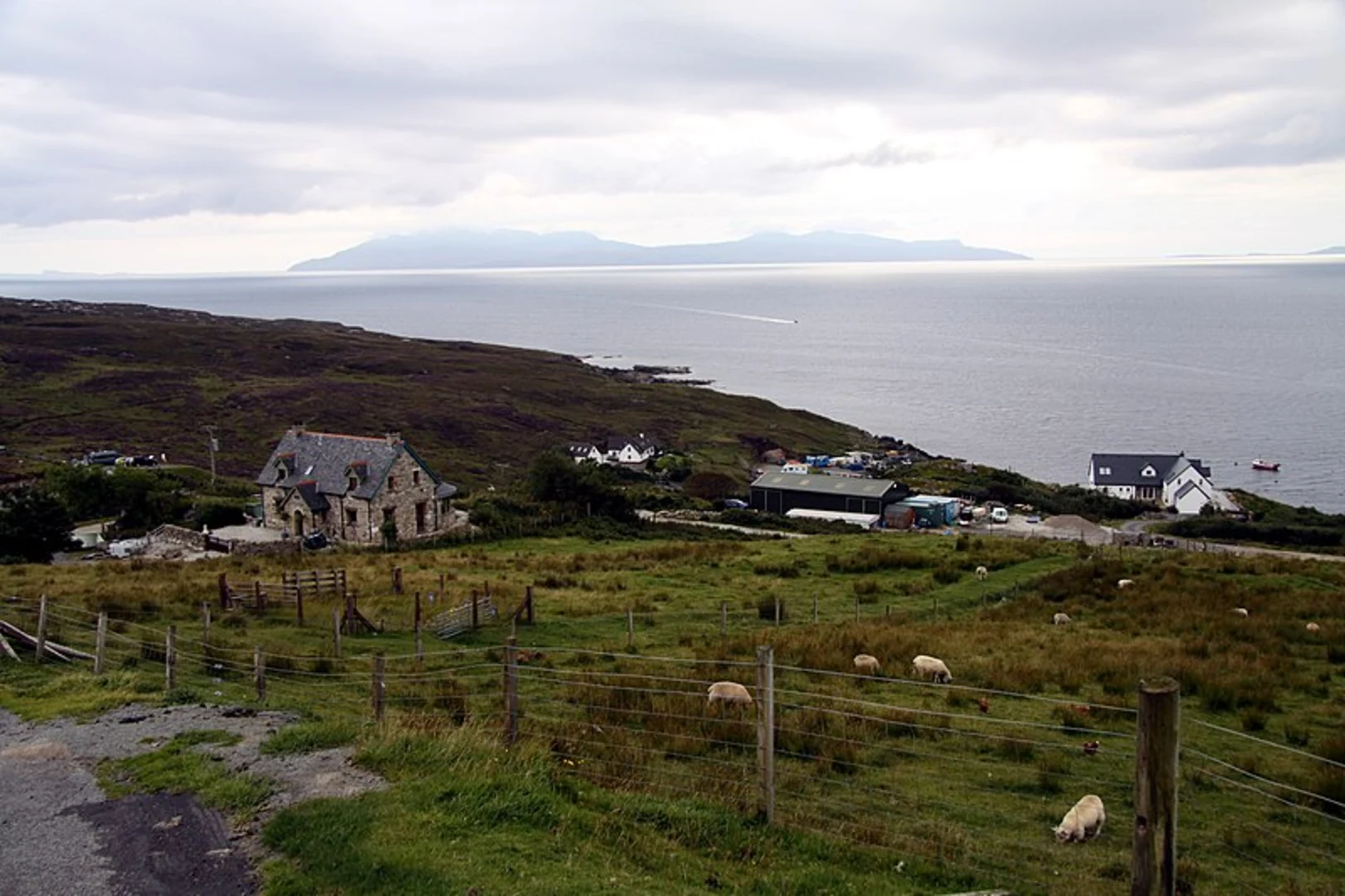 An image depicting the trail Loch Coruisk from Elgol and its surrounding area.