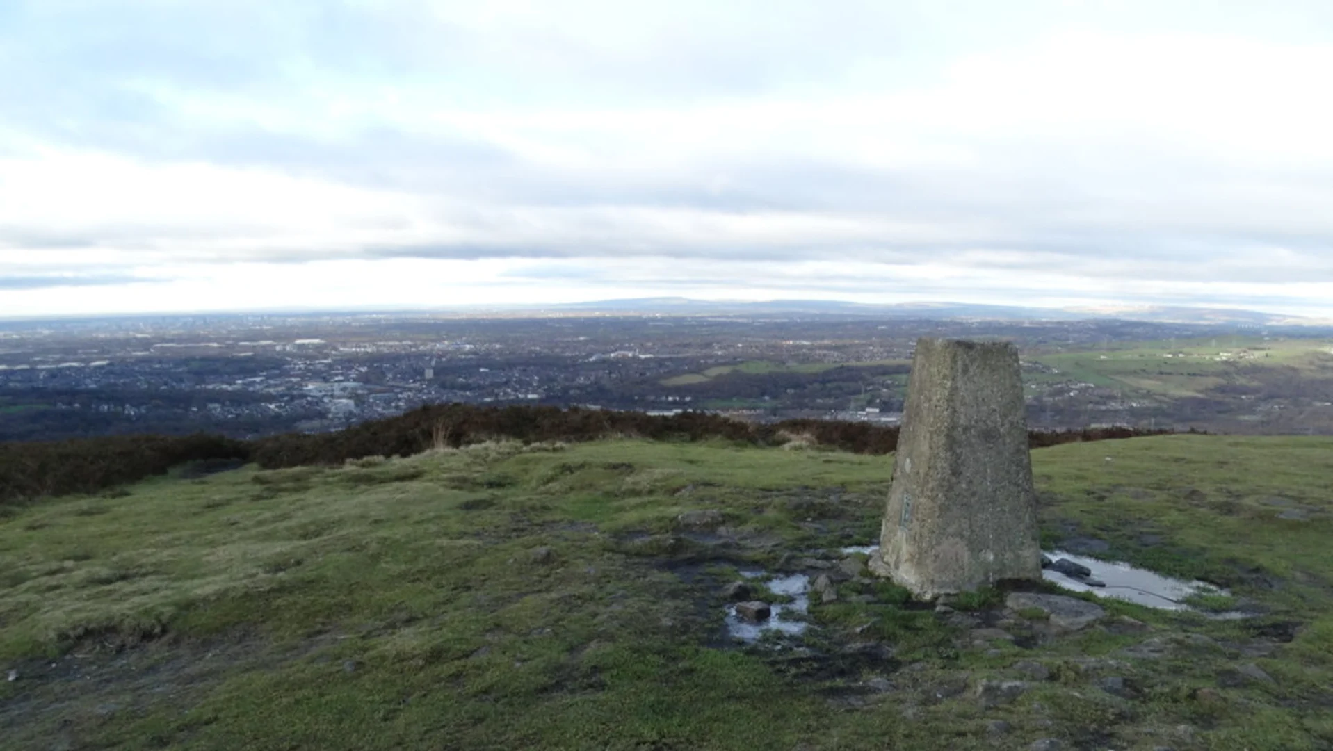 An image depicting the trail Brushes, Higher - Lower Swineshaw Reservoir and Wild Bank Loop and its surrounding area.