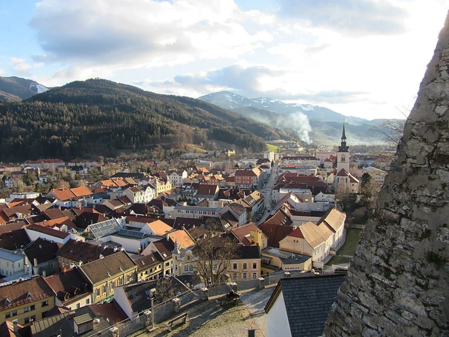 An image depicting the trail BergZeitReise Tagetourentipp - Rennfeld and its surrounding area.