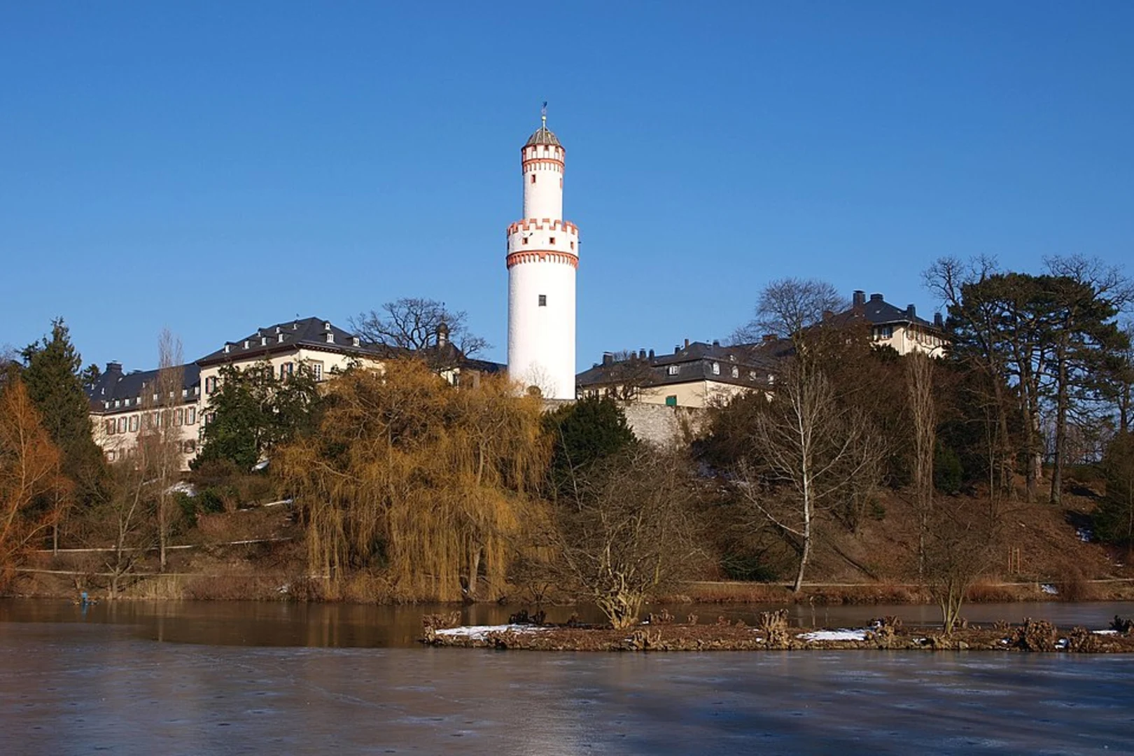 An image depicting the trail Schloß Homburg via Lenne-Sieg Weg and its surrounding area.