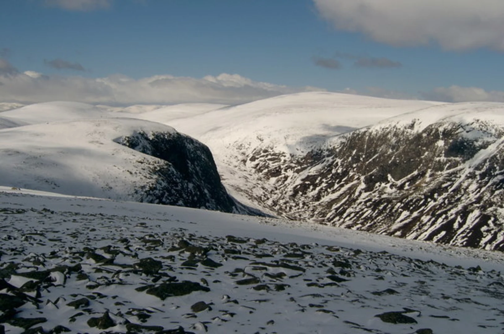 An image depicting the trail Cairn Bannoch and Tolmount Loop and its surrounding area.