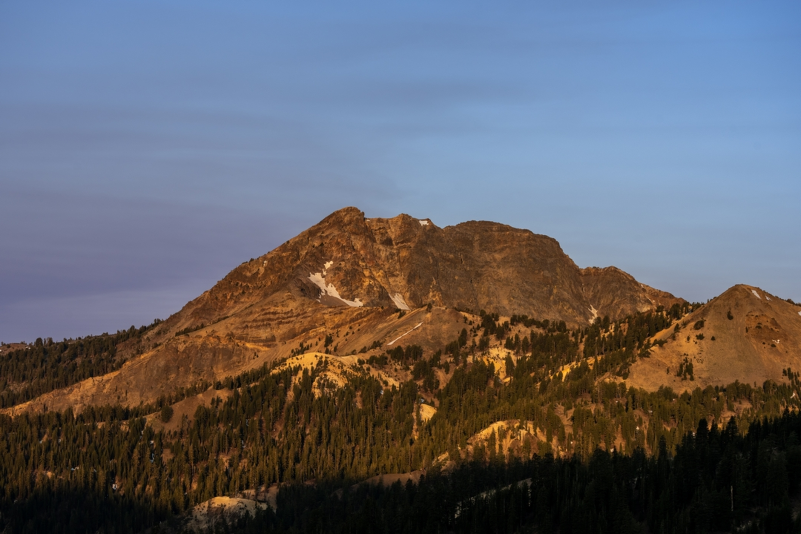 An image depicting the trail Brokeoff Mountain from Lassen Park Road and its surrounding area.
