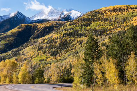 An image depicting the trail Raggeds Trail and its surrounding area.