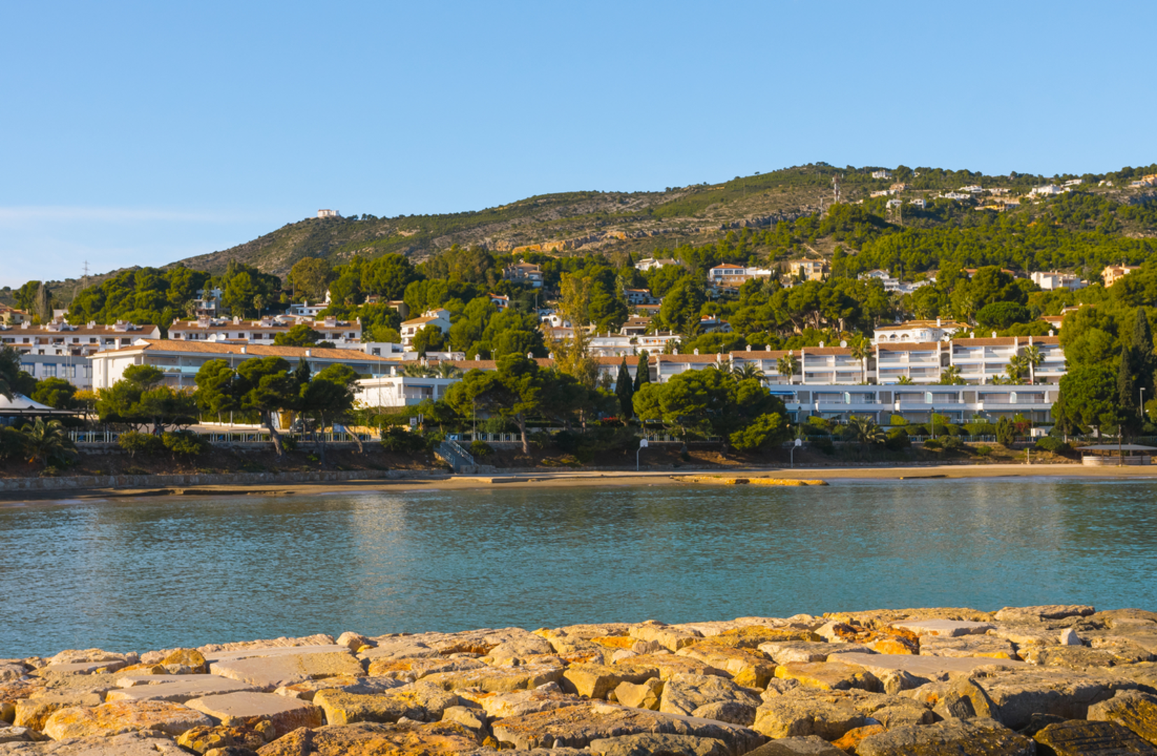 An image depicting the trail Irta - Camapanilles - Cañada Real - Del Clot de Diumenge PR CV 431 and its surrounding area.