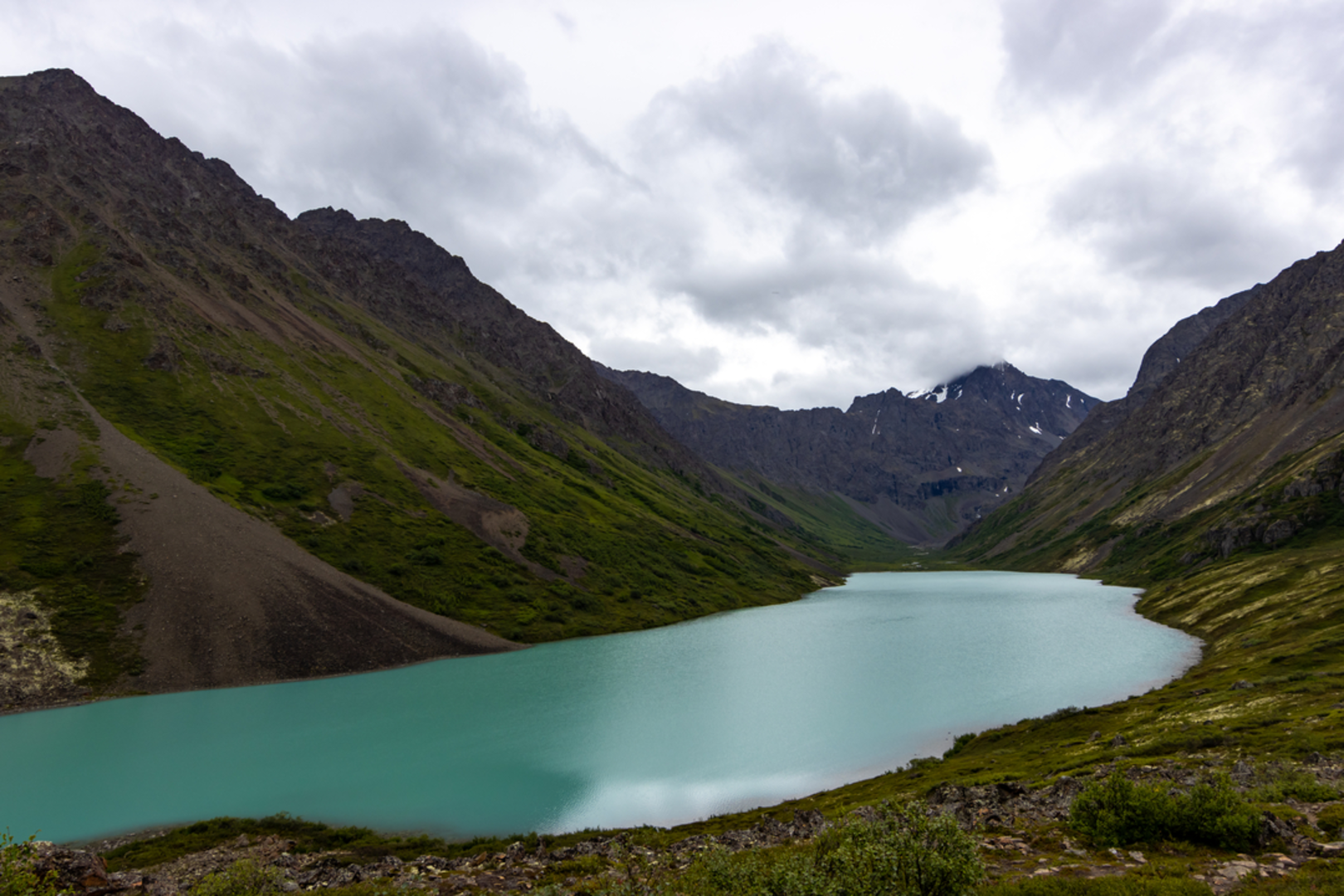 An image depicting the trail Eagle and Symphony Lakes via South Fork Valley Trail and its surrounding area.