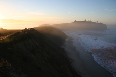 An image depicting the trail Pillar Point Bluff and Ross' Cove Loop Trail and its surrounding area.