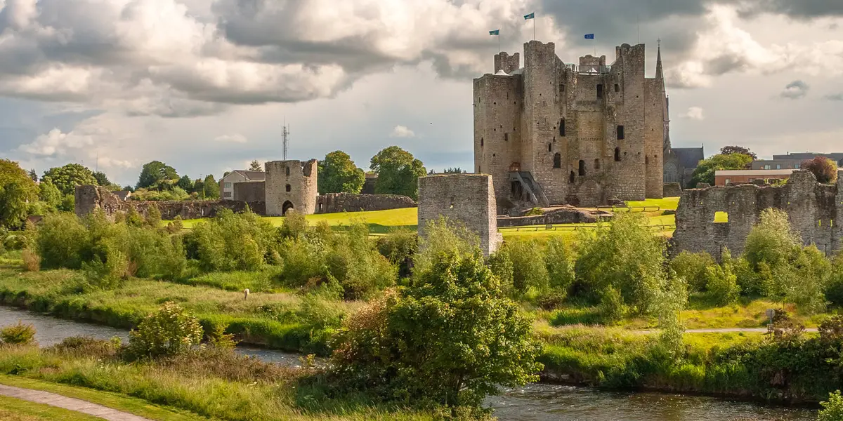 Trim Porch Field Yellow Steeple - Castle Views Walk