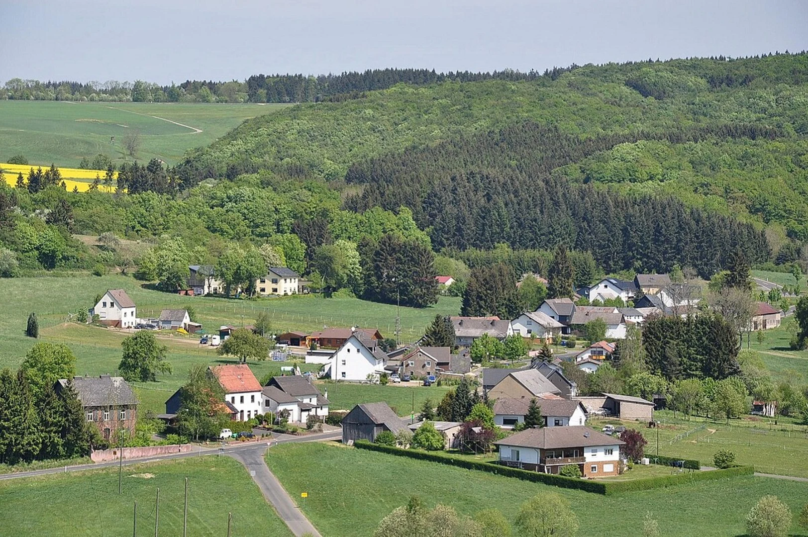 An image depicting the trail Tettscheider Stausee and Stausee Üdersdorf via Wasserfallweg and its surrounding area.