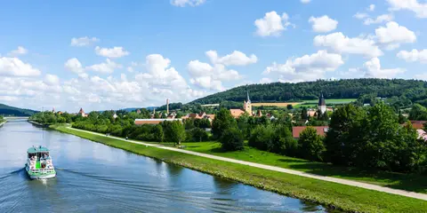 An image depicting the trail Jura2000-Tour and its surrounding area.