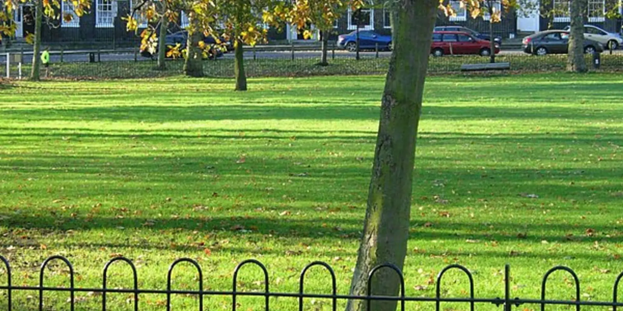 An image depicting the trail New River from Highbury and Islington and its surrounding area.