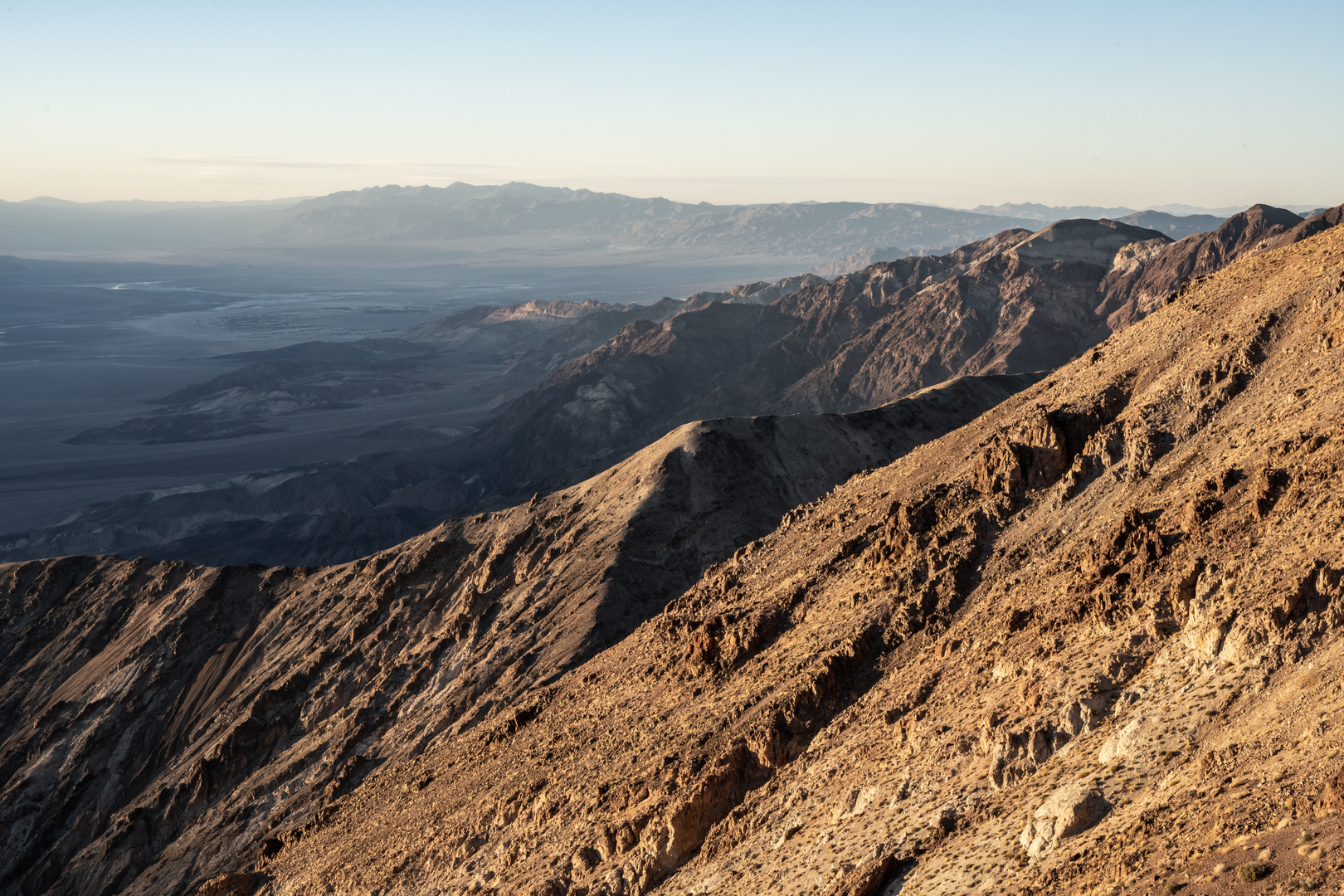 An image depicting the trail Dante's View and Mount Perry and its surrounding area.