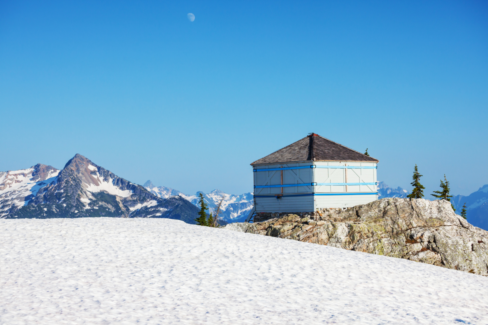 An image depicting the trail Pierce Mountain Camp via Sourdough Mountain Trail and its surrounding area.