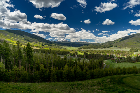 An image depicting the trail Missouri Gulch Trail and its surrounding area.