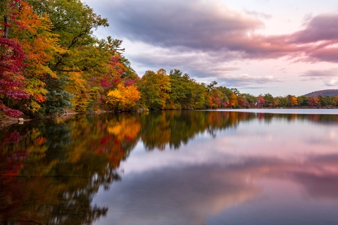 An image depicting the trail Hessian Lake and West Mountain and its surrounding area.
