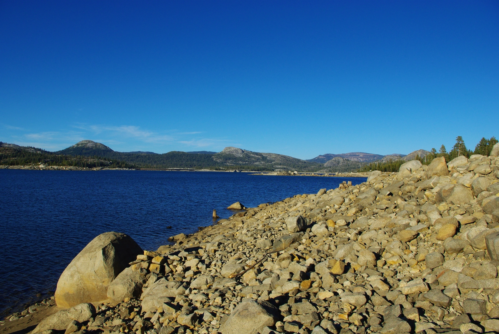 An image depicting the trail Buck Island Lake via Rubicon Trail and its surrounding area.