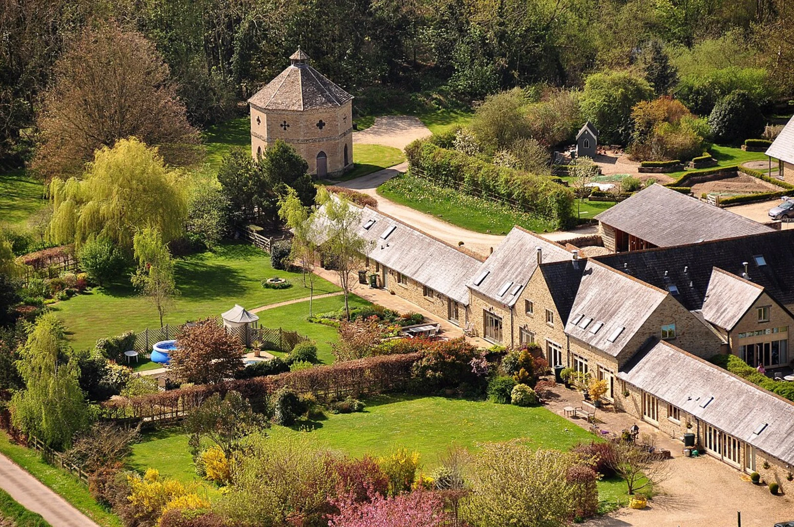 An image depicting the trail Buckland Country Park and its surrounding area.