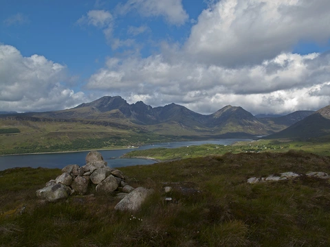 An image depicting the trail Loch Slapin to Sligachan via Bla Bheinn and its surrounding area.