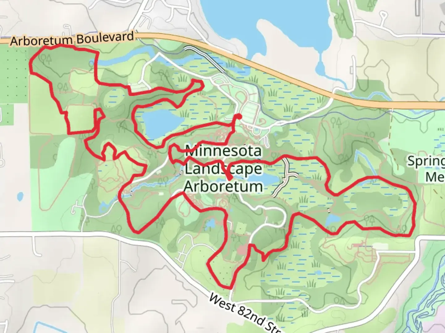 An image depicting the trail Under the Oak and Wood Dock Pond Loop and its surrounding area.