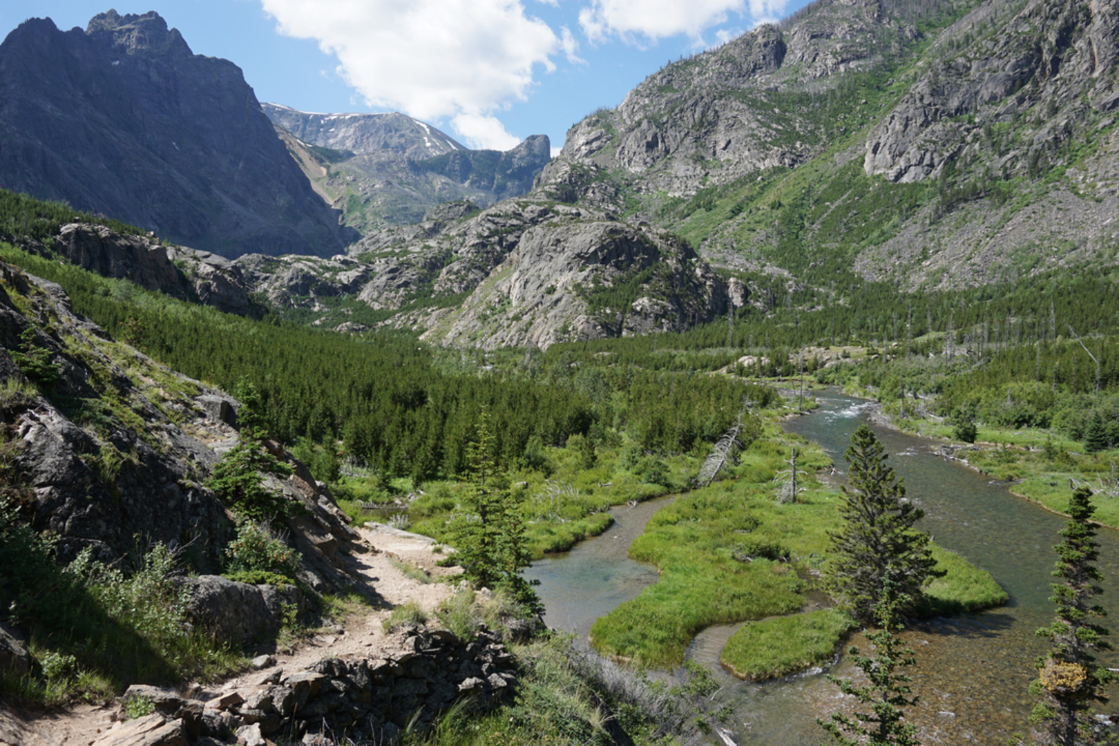An image depicting the trail Elk Lake via Devil Creek Trail and its surrounding area.