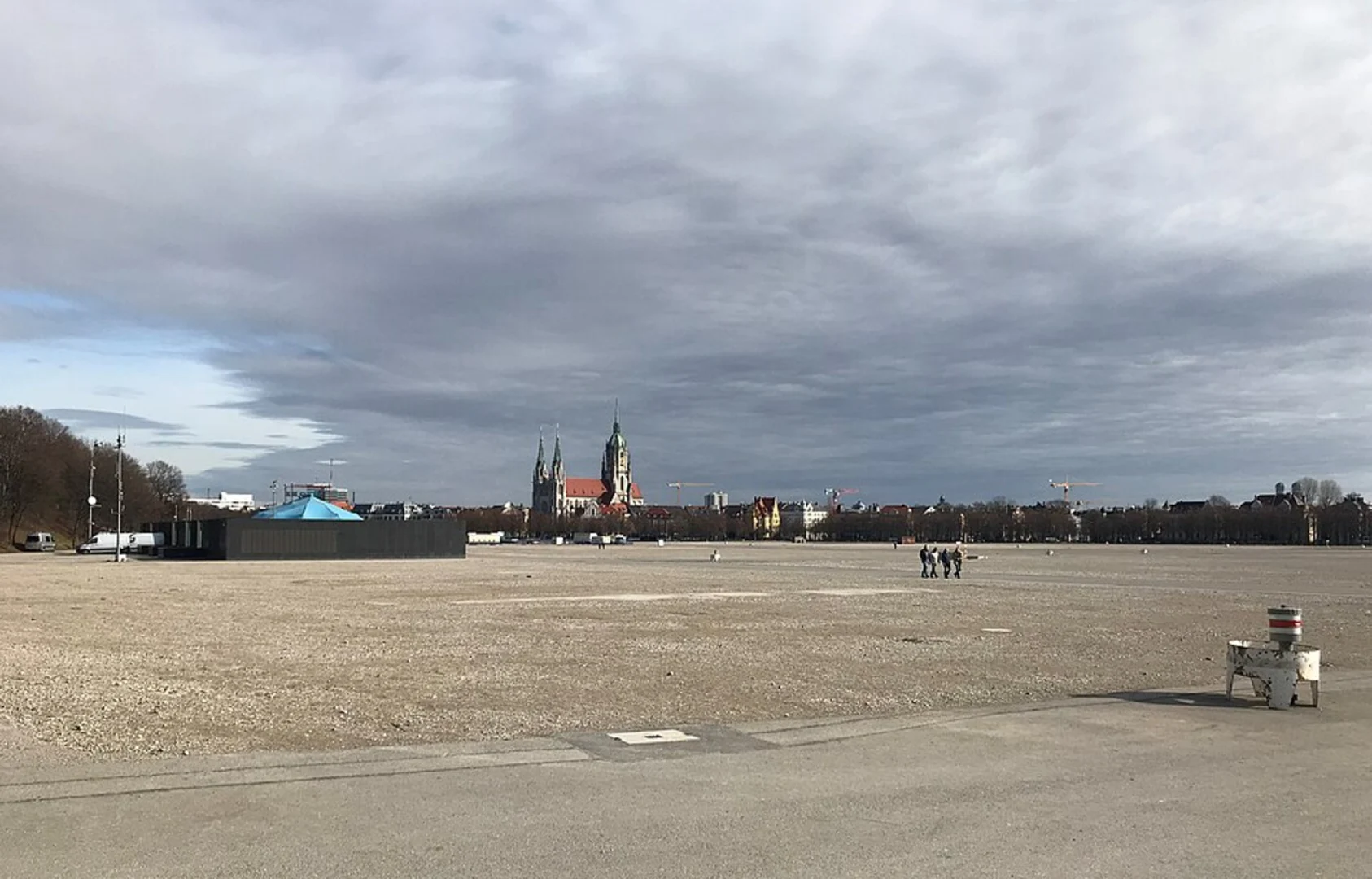 An image depicting the trail Theresienwiese Walk and its surrounding area.