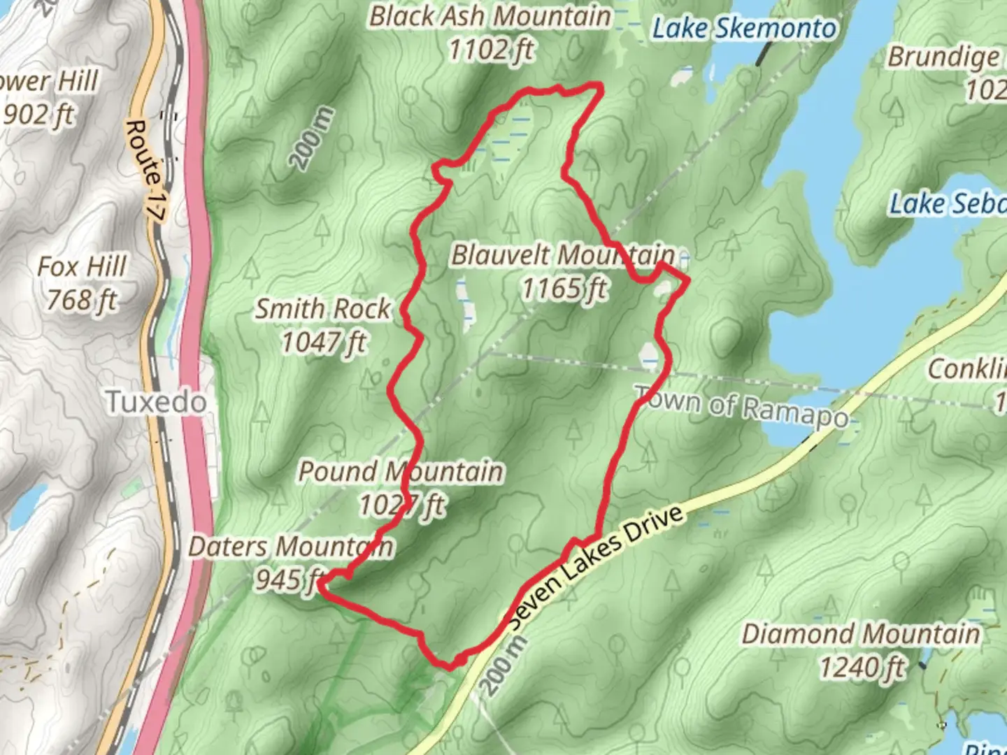 An image depicting the trail Almost Perpendicular White Bar and Blue Disc Loop and its surrounding area.