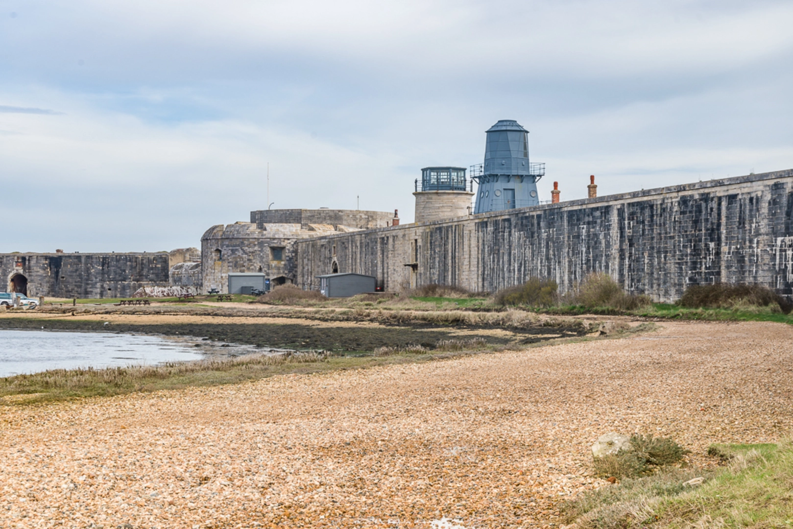 An image depicting the trail Hurst Castle Spit Walk and its surrounding area.