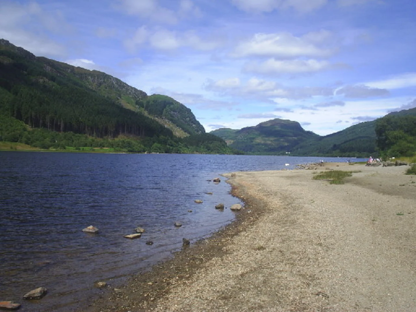 An image depicting the trail Loch Lubnaig Walk and its surrounding area.