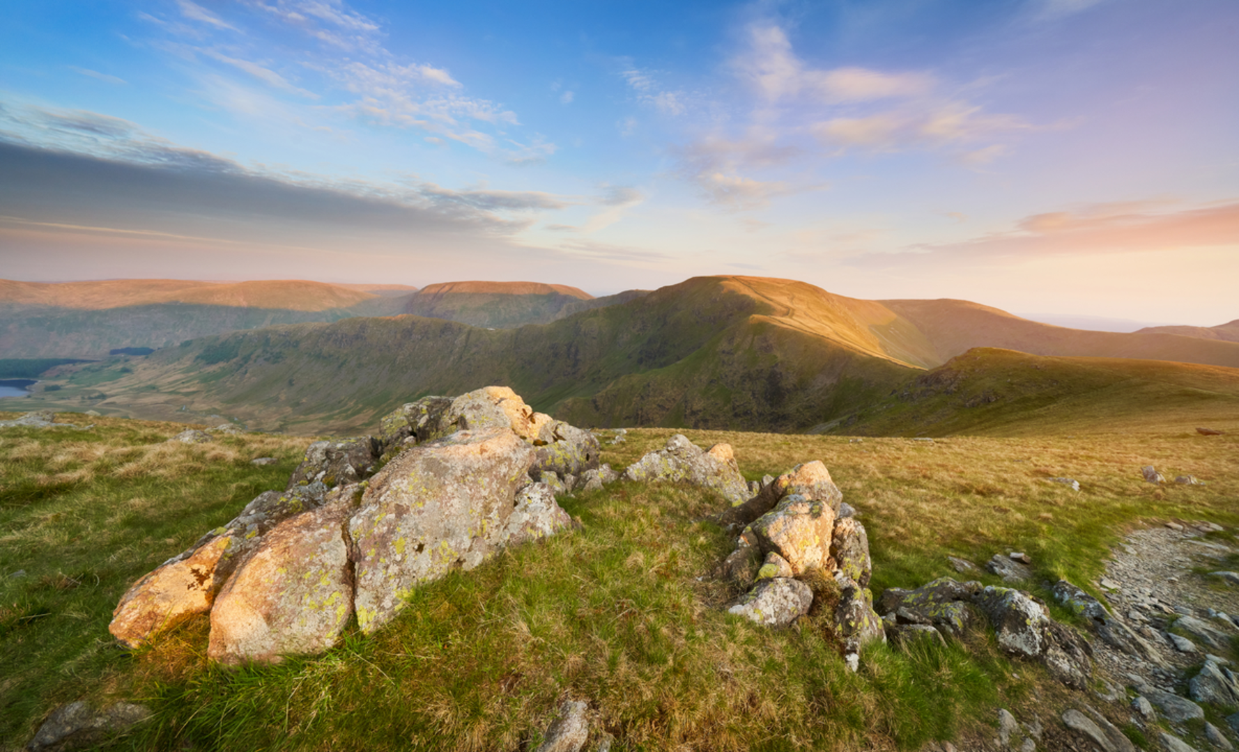 An image depicting the trail Rampsgill Head and its surrounding area.