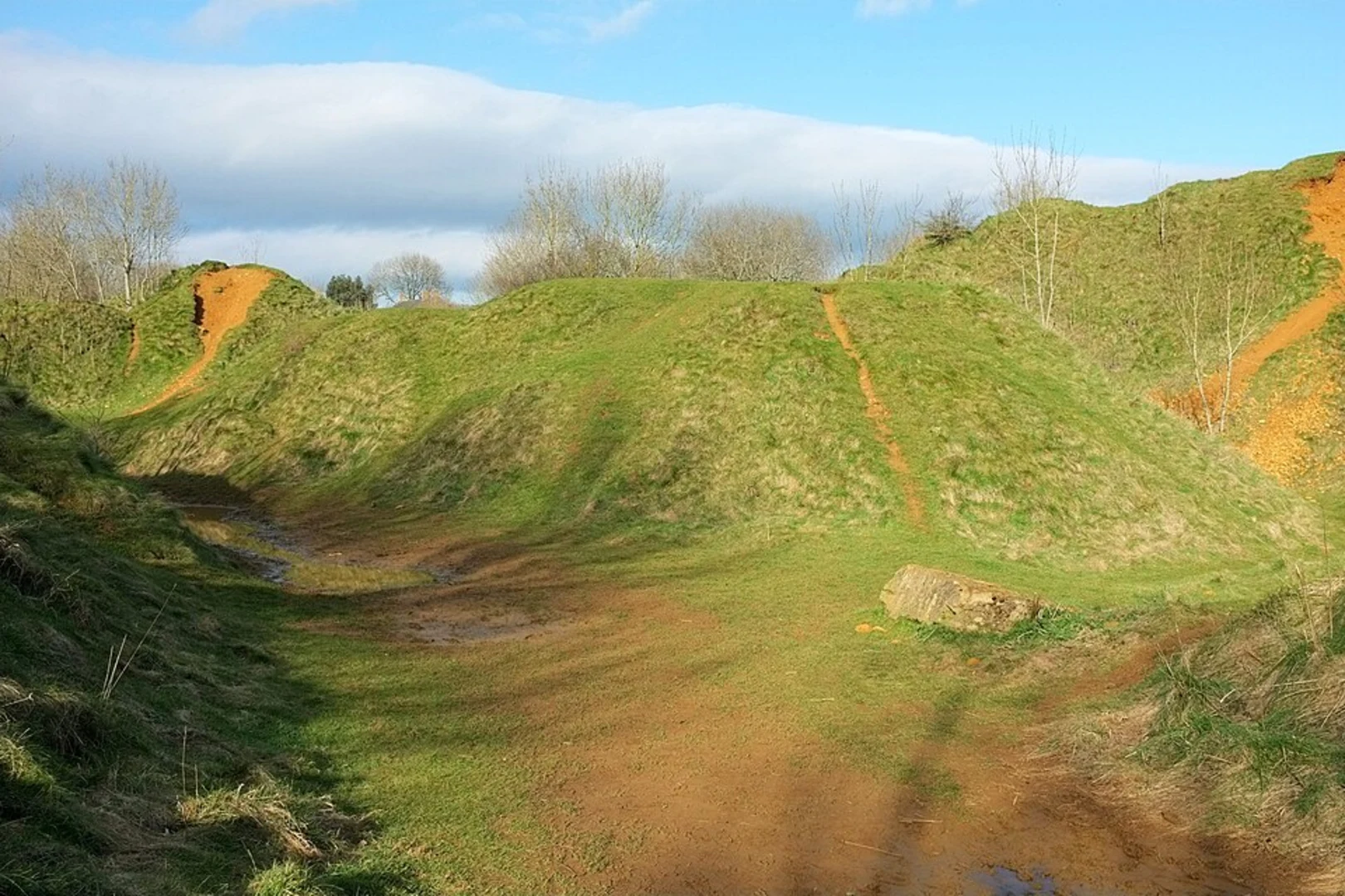 An image depicting the trail Ham Hill Quarry Loop and its surrounding area.