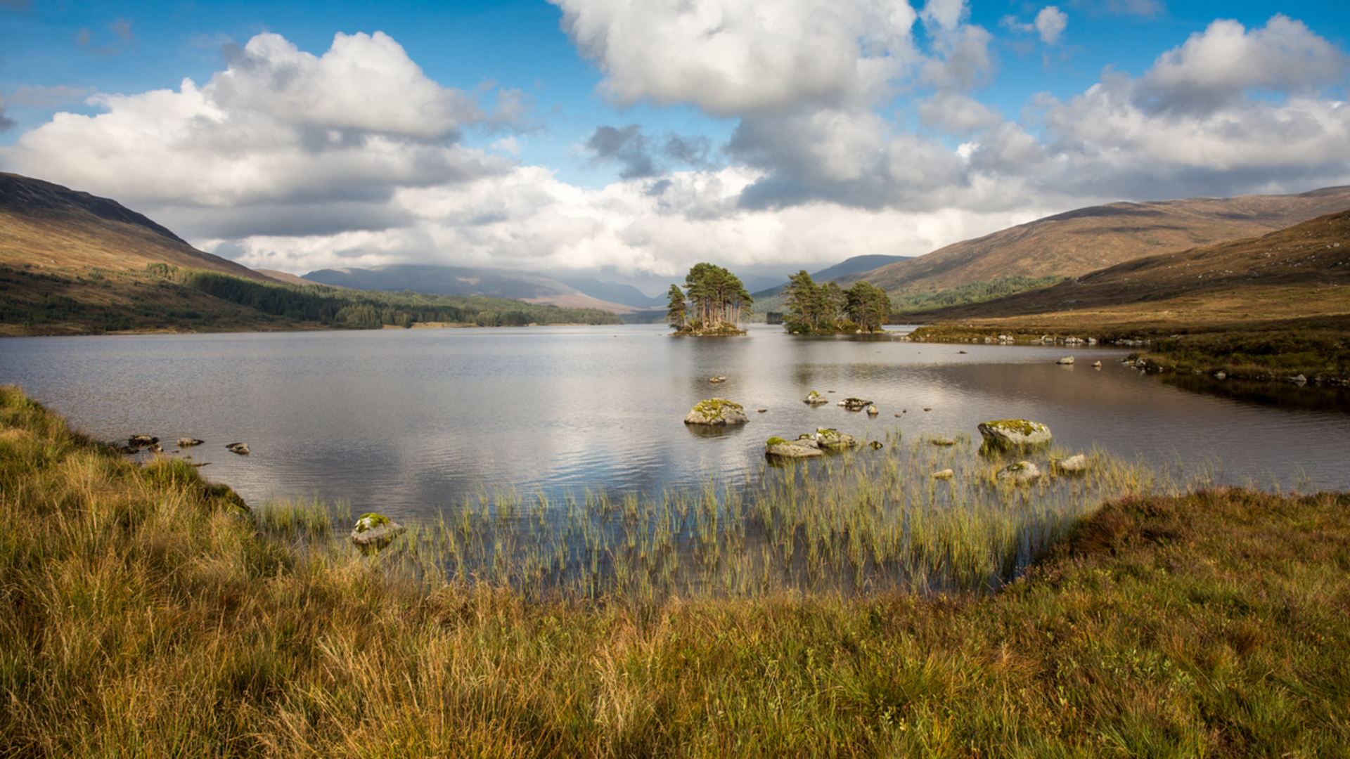 An image depicting the trail Càrn Dearg - Corrour and its surrounding area.