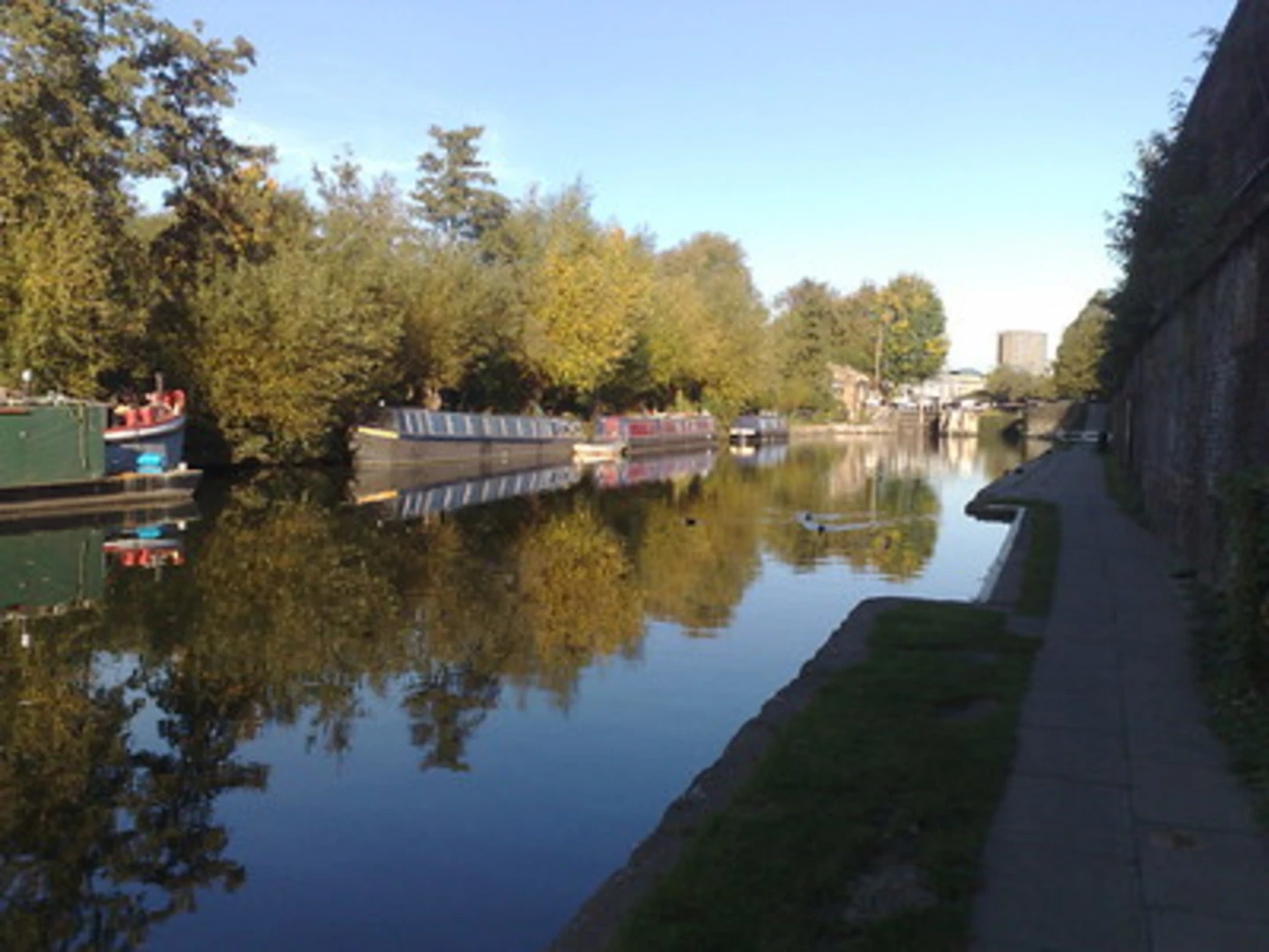 An image depicting the trail St Pancras Lock Walk and its surrounding area.