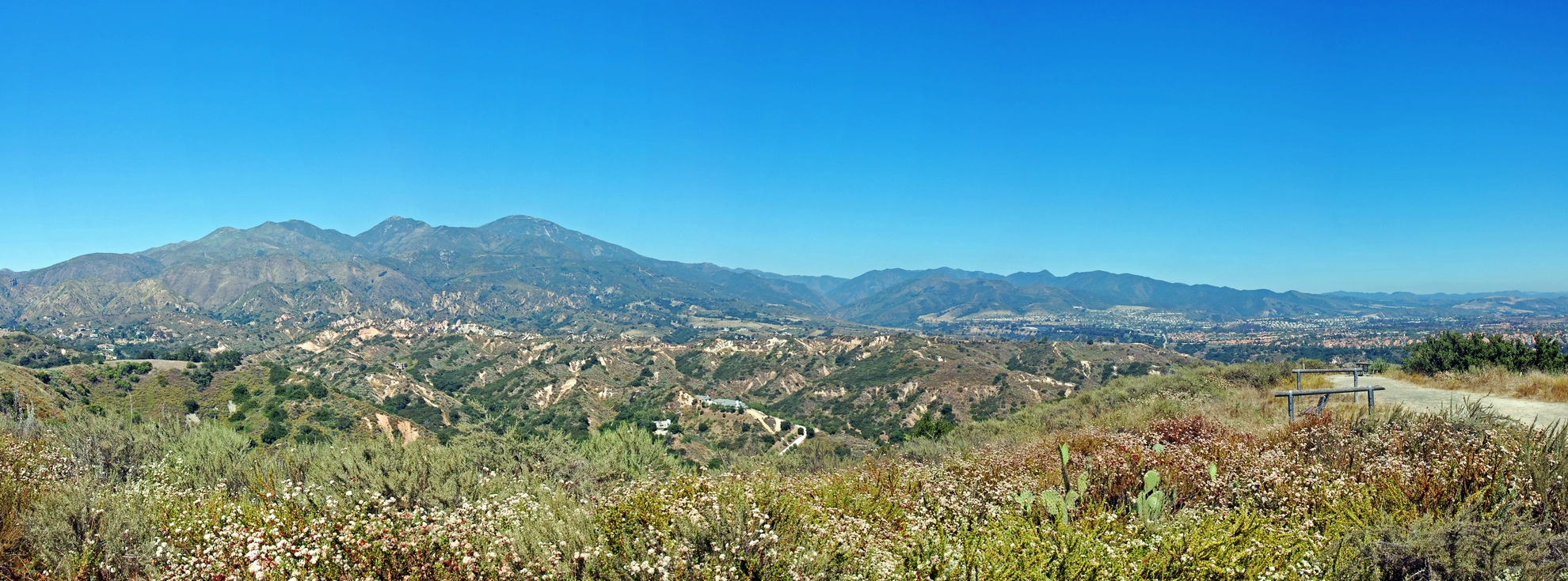 An image depicting the trail Arroyo Trabuco Trail and its surrounding area.