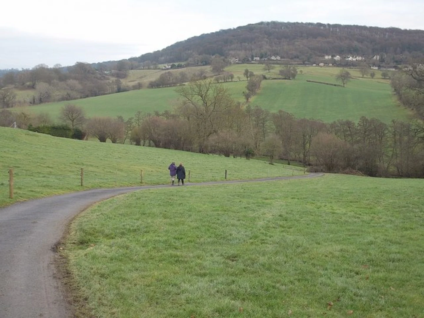 An image depicting the trail Painswick to Stonehouse Walk and its surrounding area.
