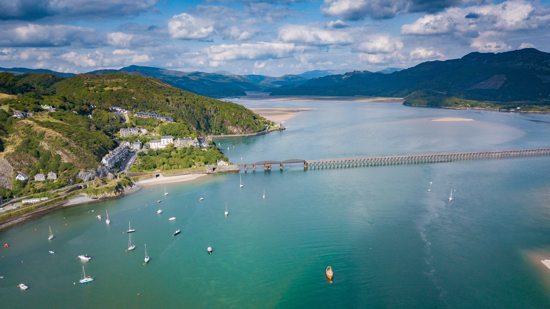 An image depicting the trail Mawddach Loop from Barmouth and its surrounding area.
