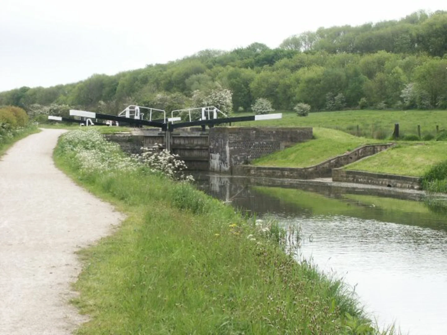 An image depicting the trail Bottesford to Grantham along Grantham Canal and its surrounding area.