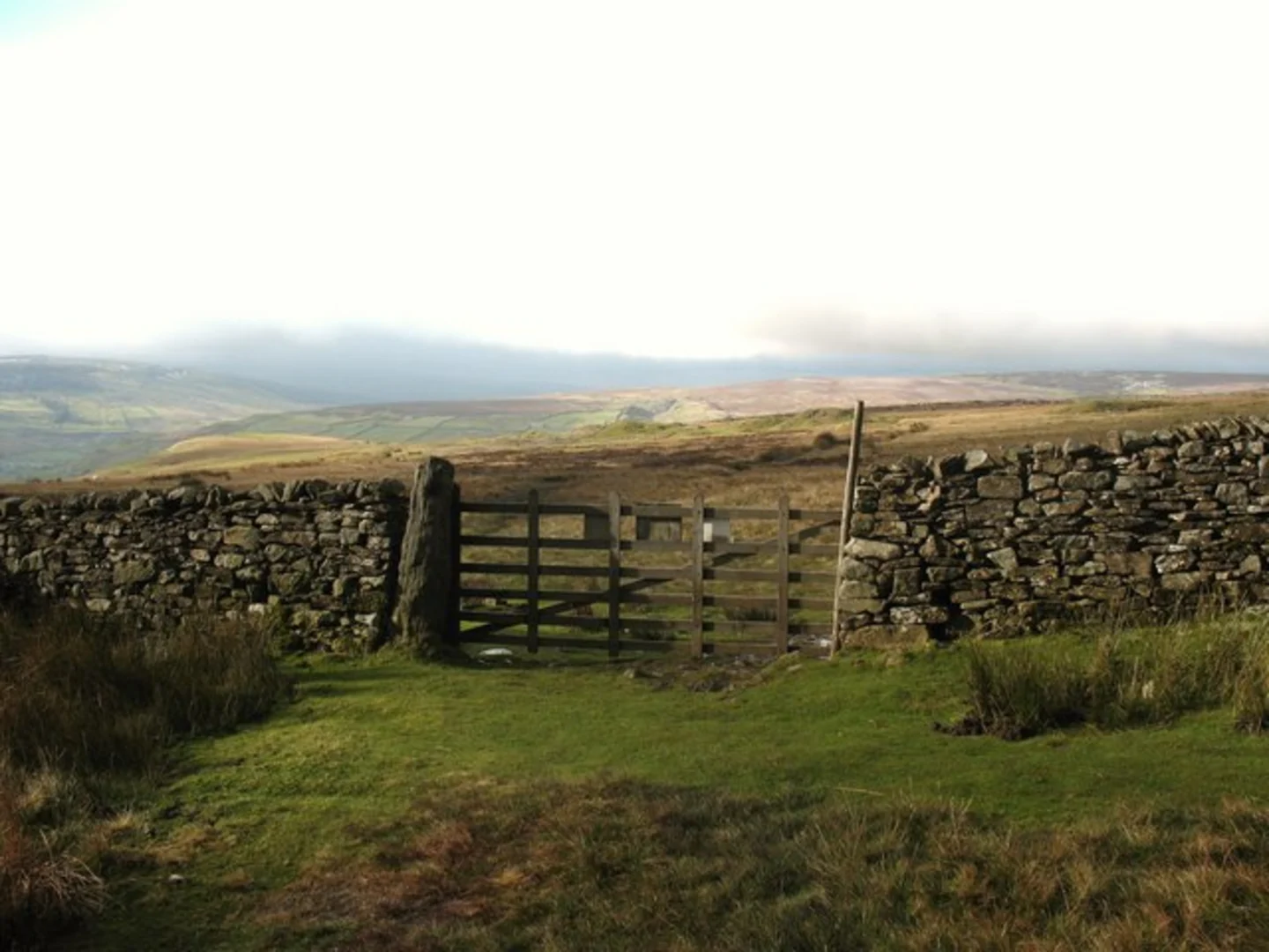 An image depicting the trail Fermington Edge and East Raw Croft Loop and its surrounding area.