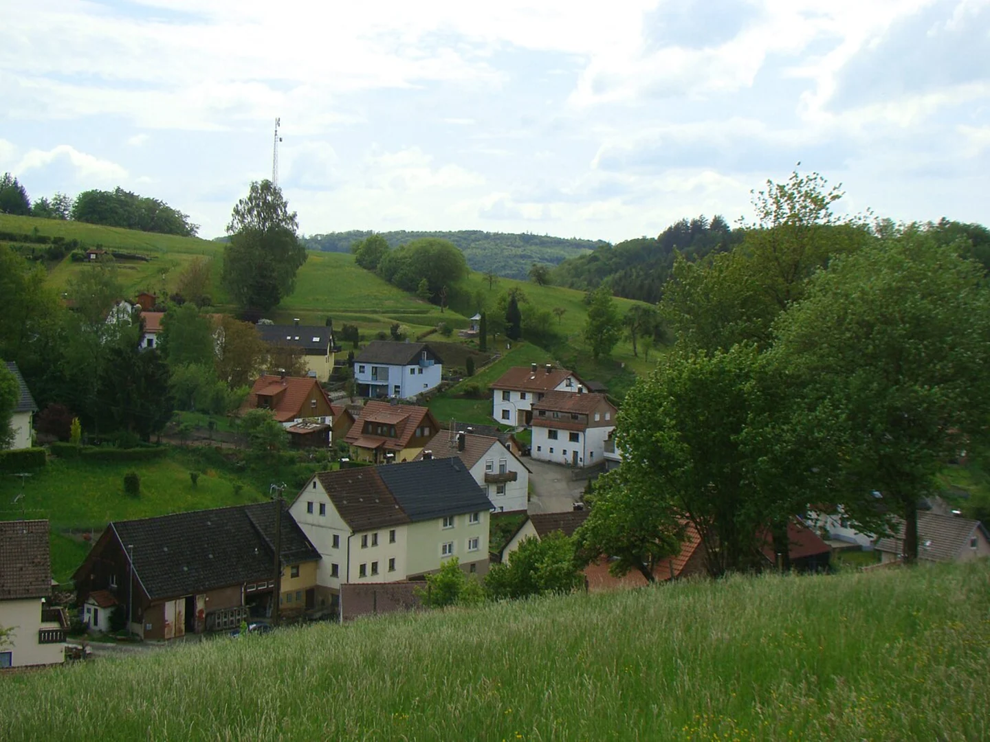 An image depicting the trail Wüstenrot to Löwenstein via Wüstenrot Rundwanderweg and its surrounding area.